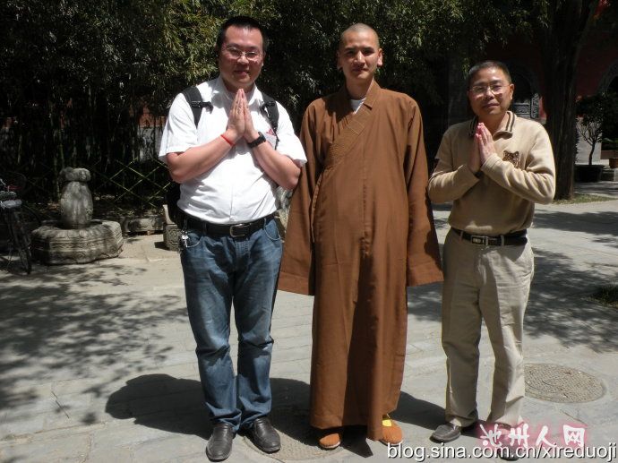 三棵千年松--------释明心要来九华山啦