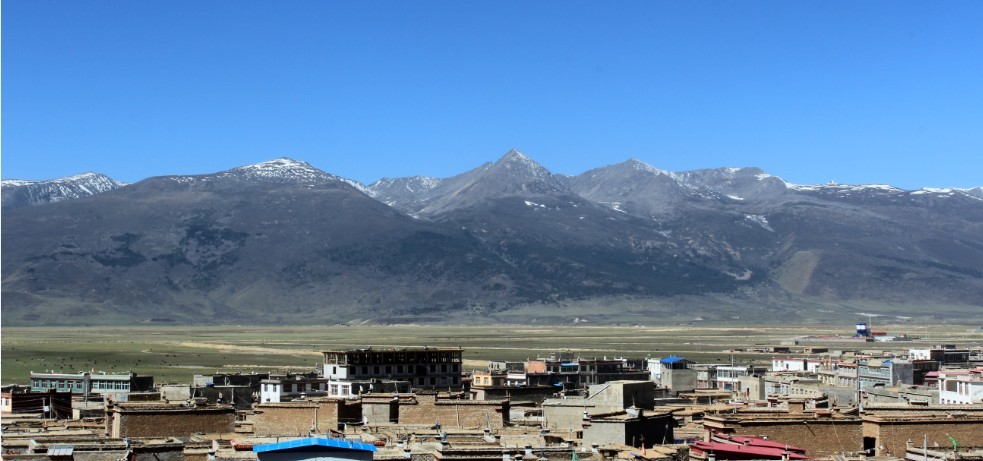 理塘县城