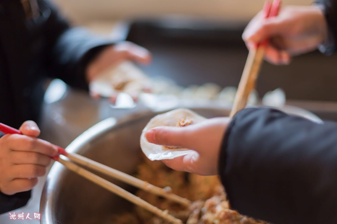 "爱在池州"元月30日为马衙敬老院包饺子活动总结