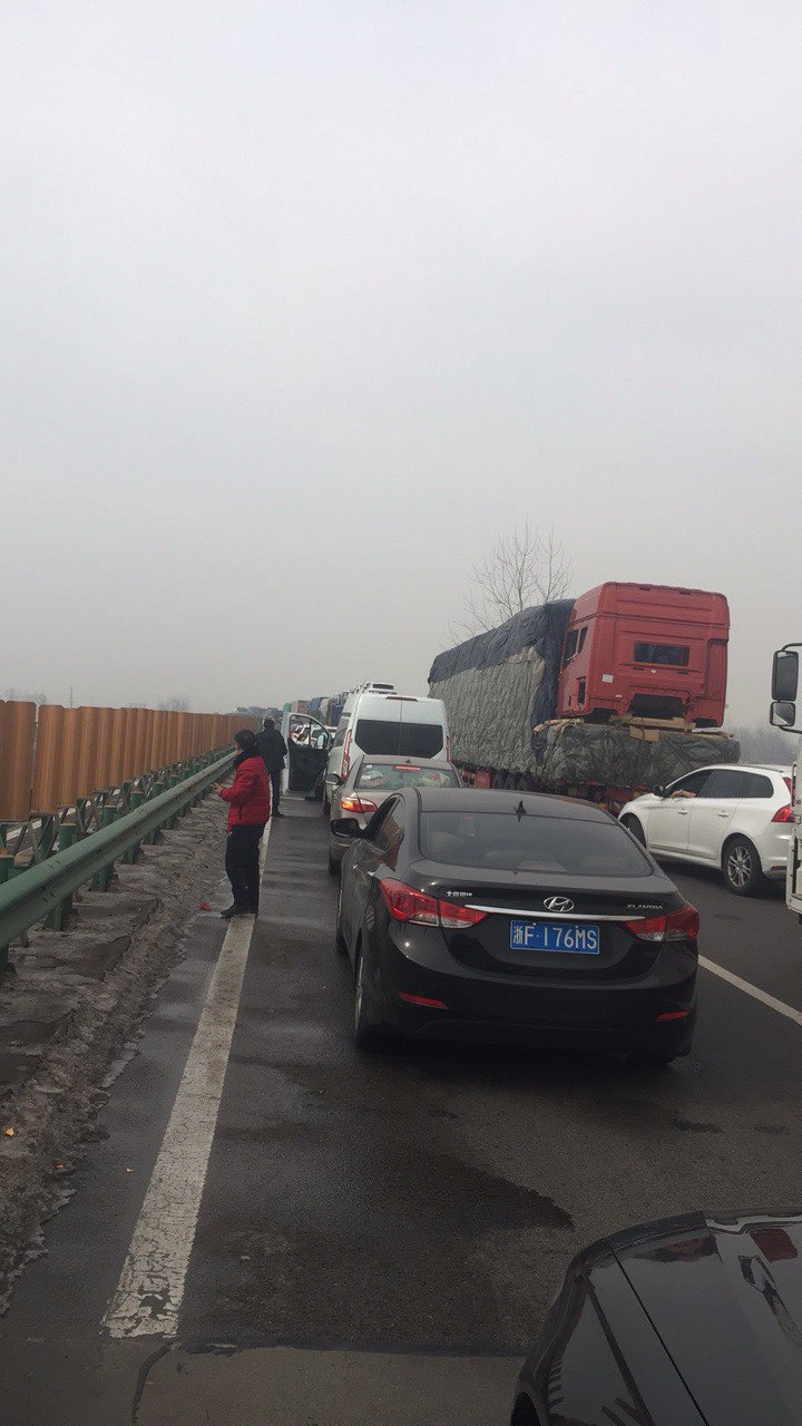 沪渝高速往安庆大桥方向拥堵严重,请开车的朋友注意了