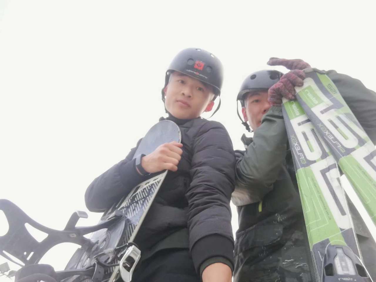 部队干了5年消防。退伍回来之后真的挺难找工