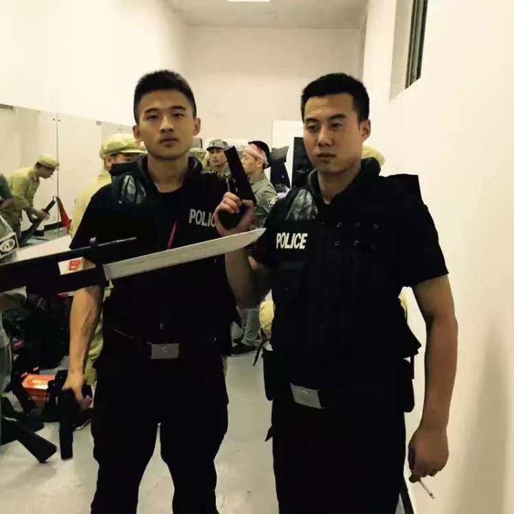 部队干了5年消防。退伍回来之后真的挺难找工