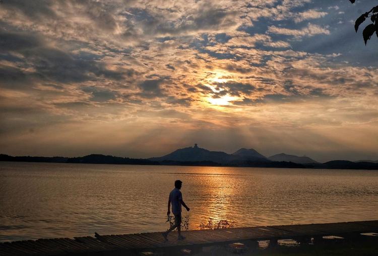 湖光山色