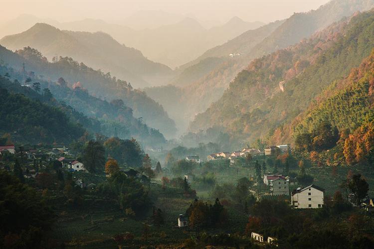 阴雨晴阳两重色:两探青阳县陵阳镇黄石溪秋景