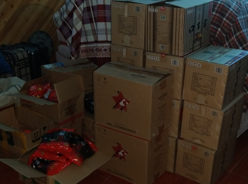 整箱，封口有刀割痕迹