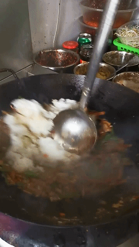 如何才能炒出一碗好吃的炒饭？关键是要用隔夜饭，还有..._20190919095319.gif.gif