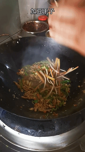 如何才能炒出一碗好吃的炒饭？关键是要用隔夜饭，还有..._20190919095126.gif.gif