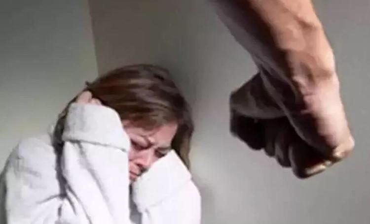 男人打女人就是家暴,女人打男人就是撒娇?