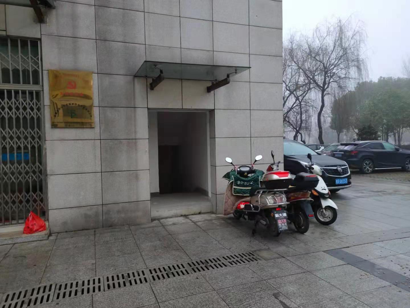 随意敞开的大门
