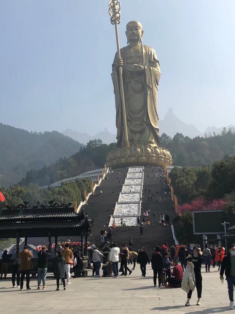 池州人好像挺信财神的,大年初五九华山都挤不开头!