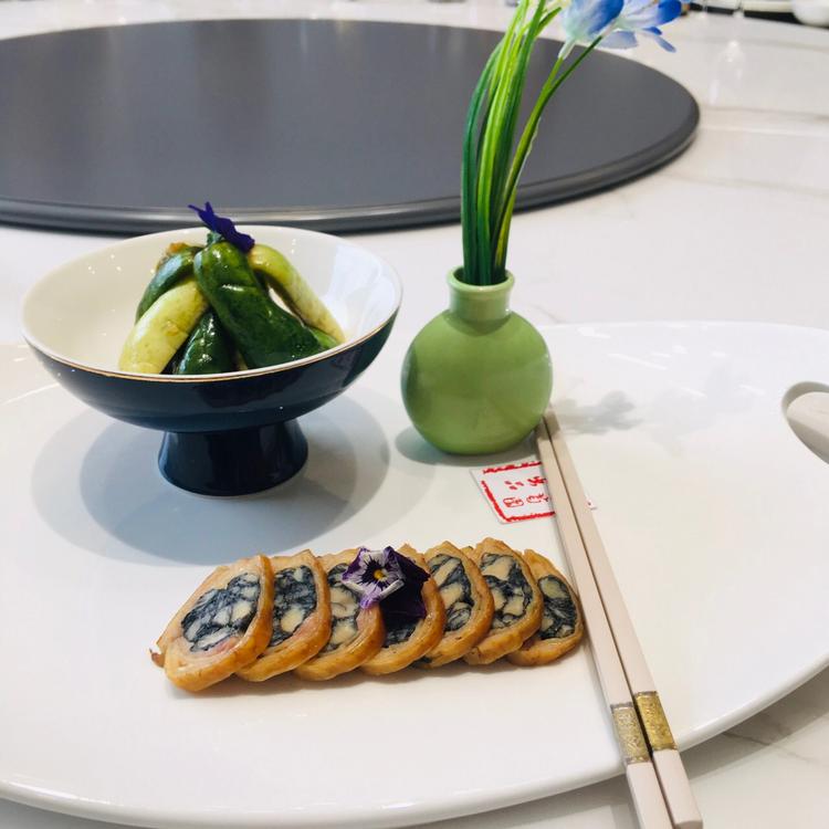 先来一波凉菜,摆盘精致,特别有典故意境.口感也不错