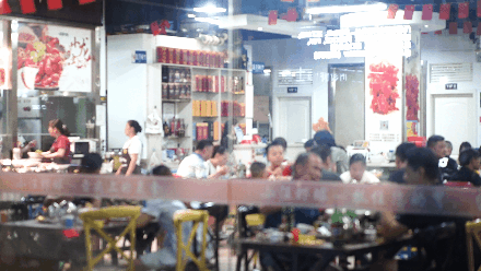 店内.gif