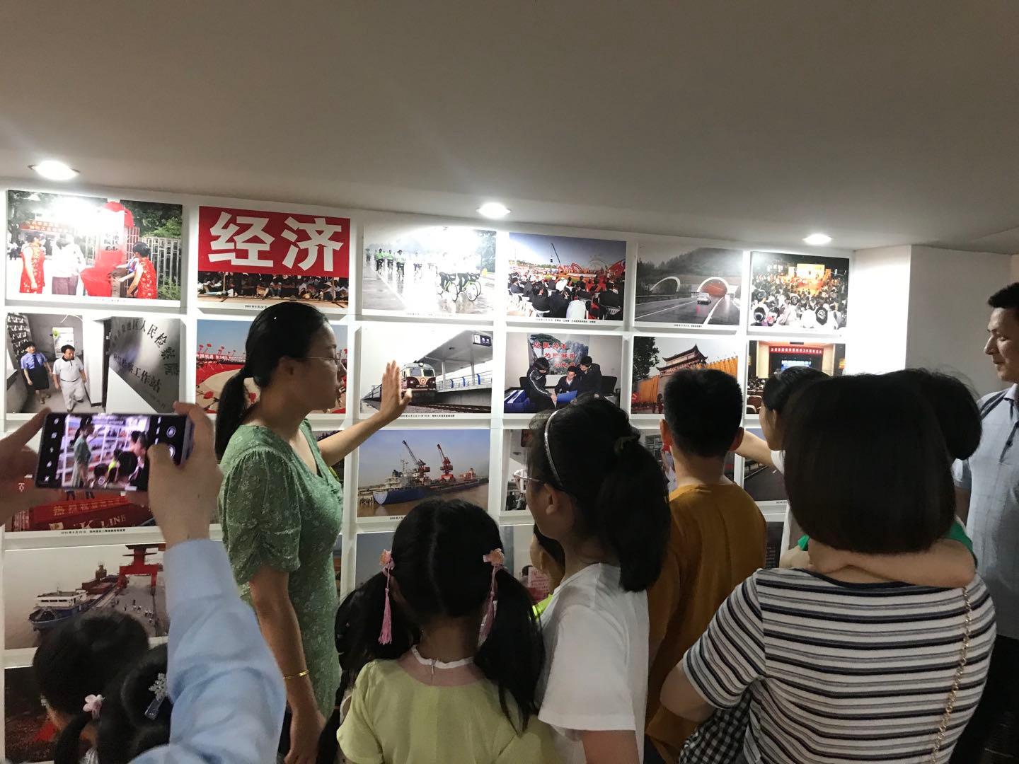 工行池州分行举办“童心工享 缤纷“六一””客户亲子活动01.jpg