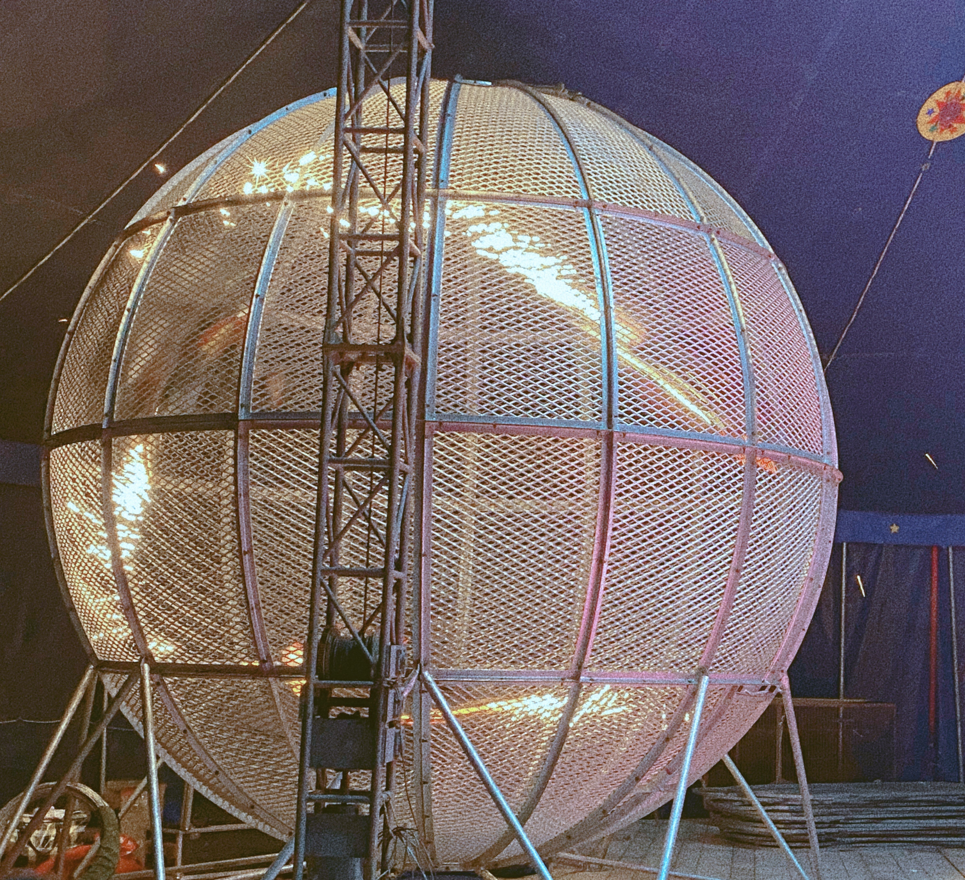 front1_0_lt9-I8h670m68Kt4R8F7kgEnSJHk.1633607097_19_45_15.jpg