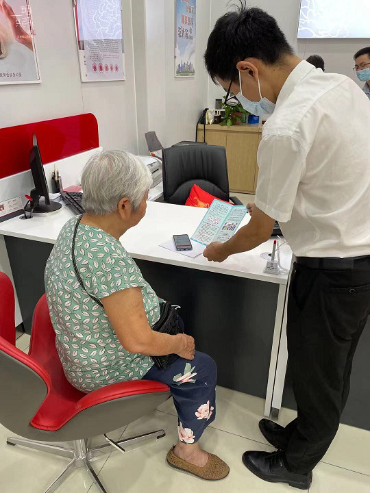 [工银爱相伴 服务在身边]工行池州石台支行开展防范电信诈骗应急预案演练_副本.jpg