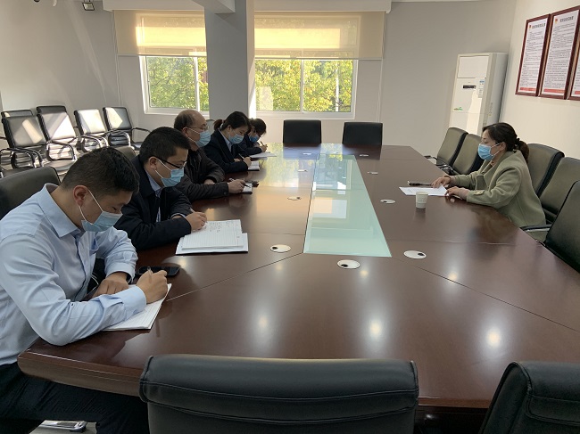 工行池州分行伍慧华副行长赴城建支行讲授反腐倡廉专题党课.jpg