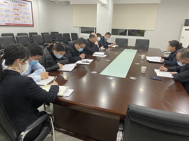 工行池州分行伍慧华副行长赴城建支行开展党的十九届六中全会精神宣讲.jpg