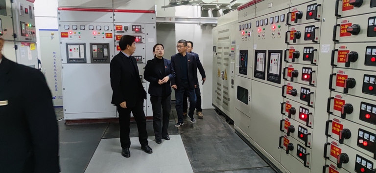 工行池州分行许民行长开展岁末年初重点部位安全检查01.jpg