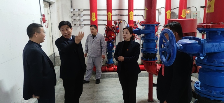 工行池州分行许民行长开展岁末年初重点部位安全检查03.jpg