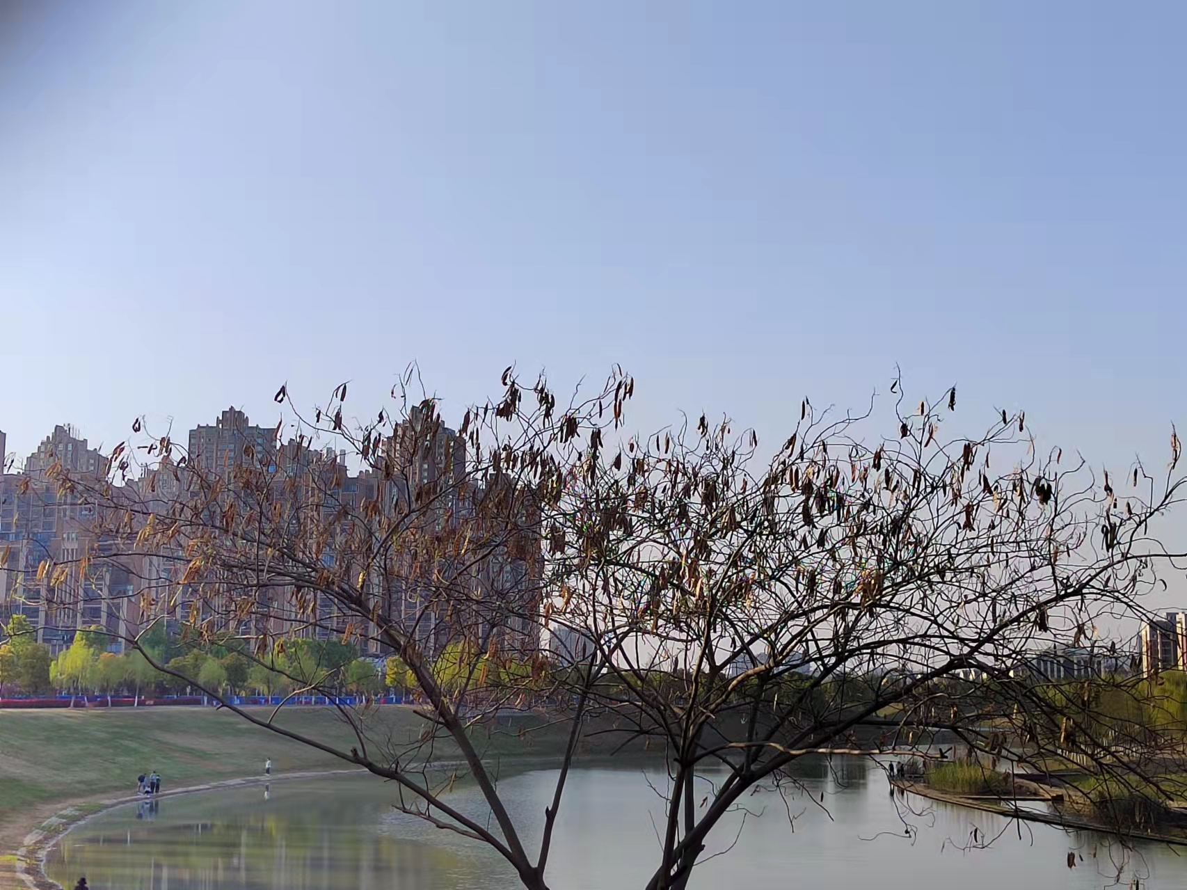 2022年清明节拍摄于马鞍山慈湖河