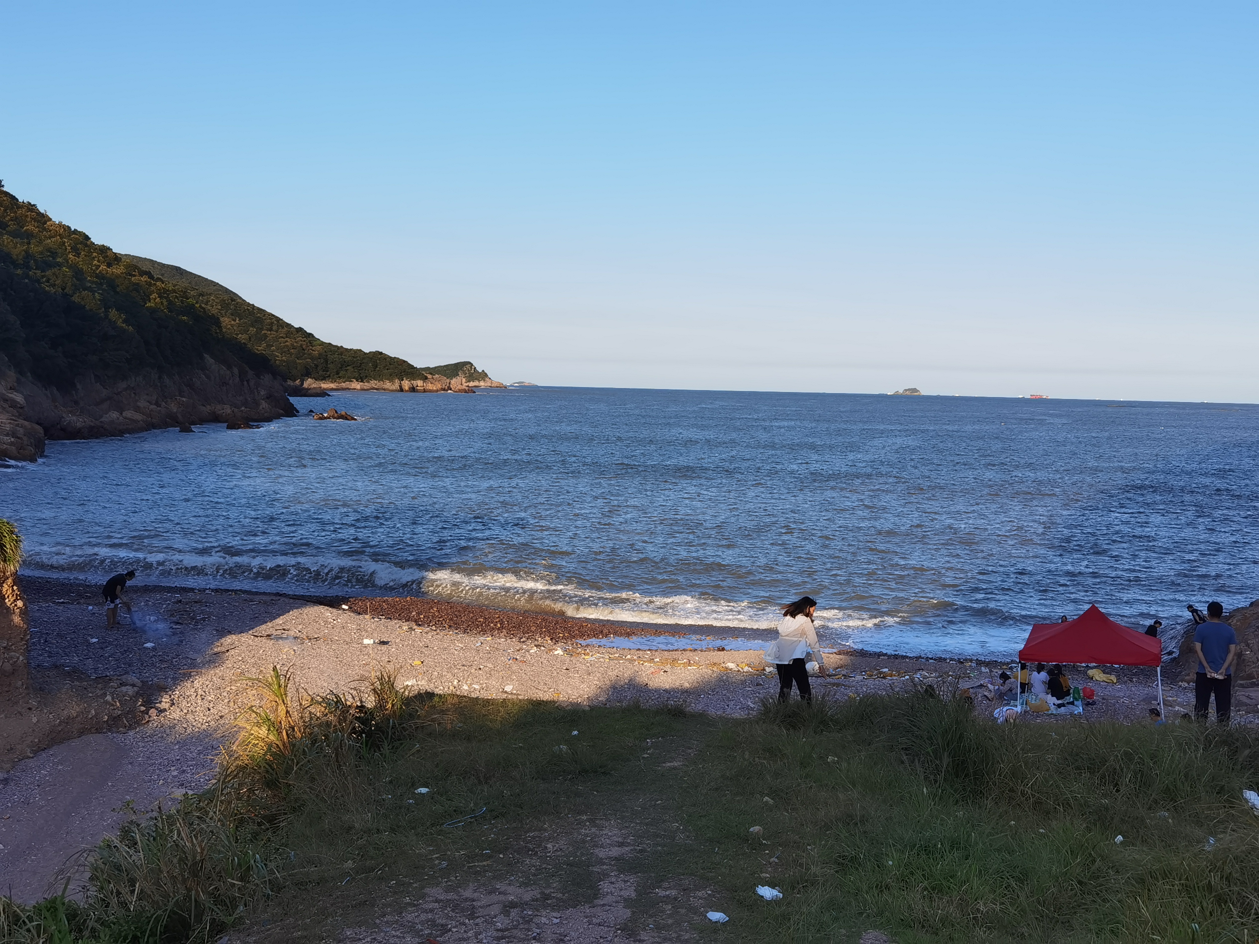 象山石浦还要里面，海水是蓝的。