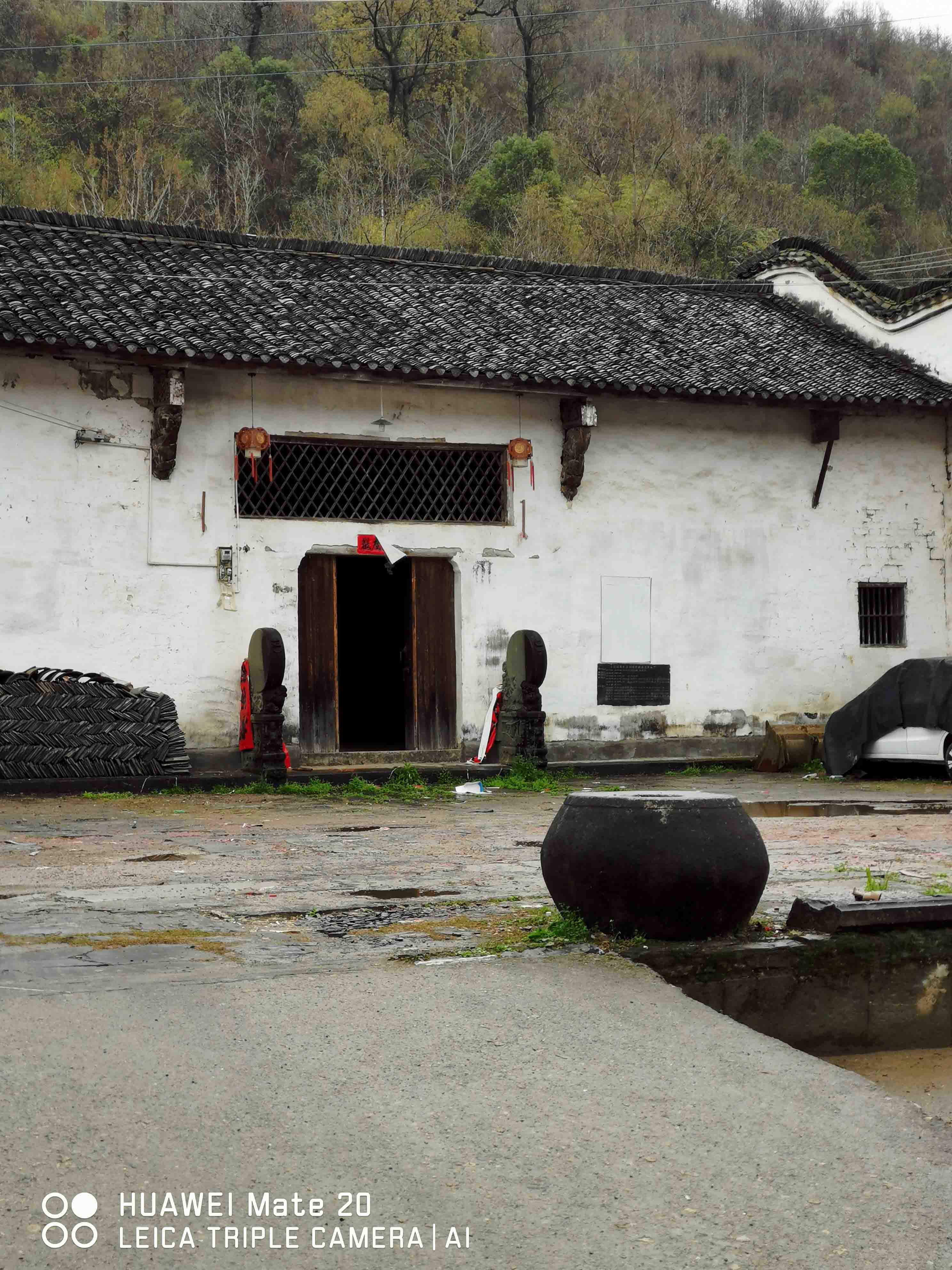 小剡村祠堂门口