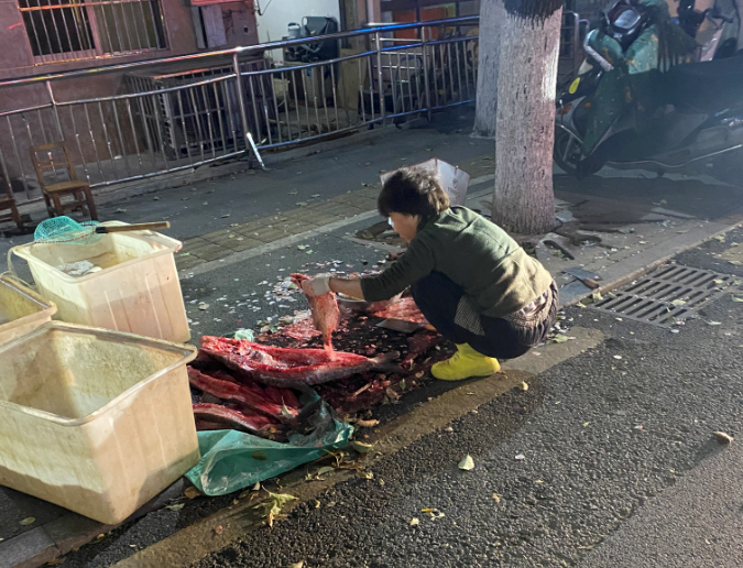 当街杀鱼.png