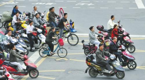 骑电动车.jpg