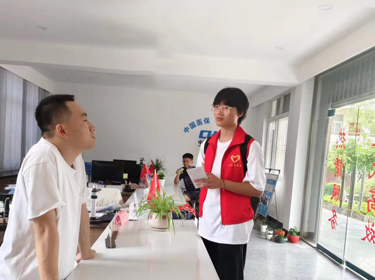 第一天政府采访.jpg