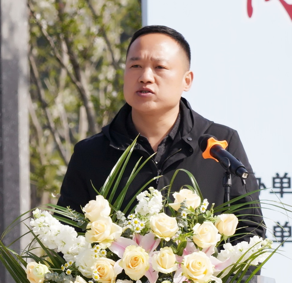 3.12市红十字会领导.JPG