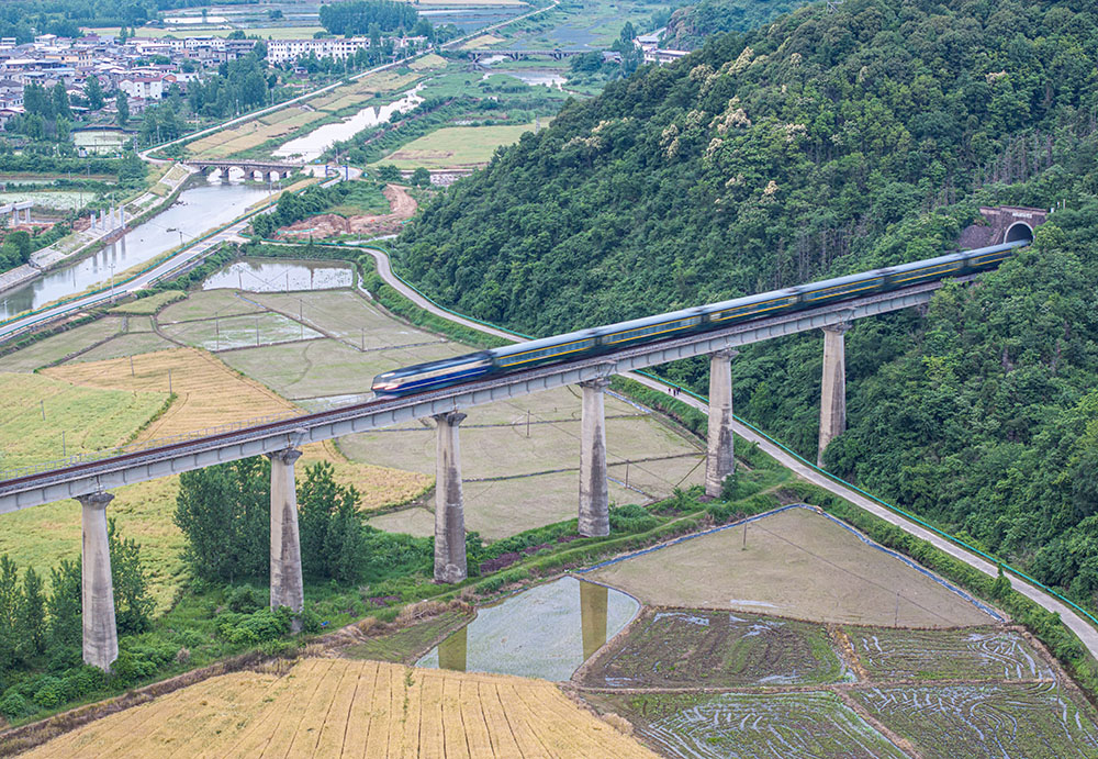 桥穿青山沃野（尚书村）.jpg