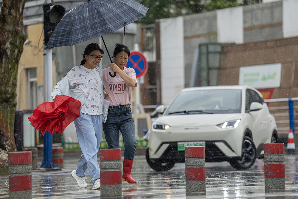 雨中送考.jpg