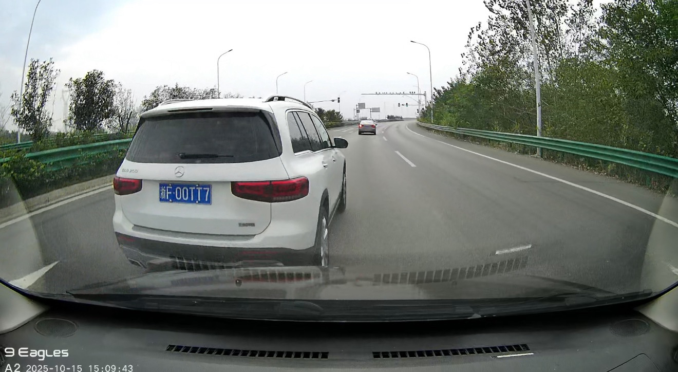 20251016211905front1_0_366114_FjenofHk0-kQtQC2sab2fjvSySln.jpg