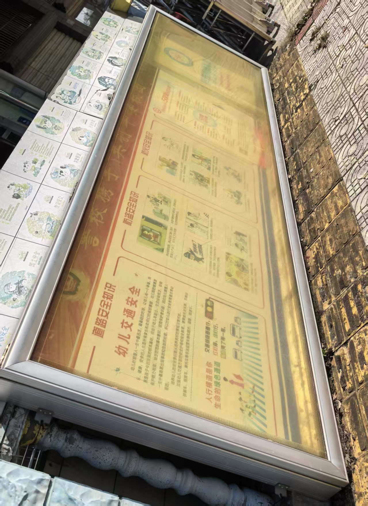 铝合金宣传框1面，80元