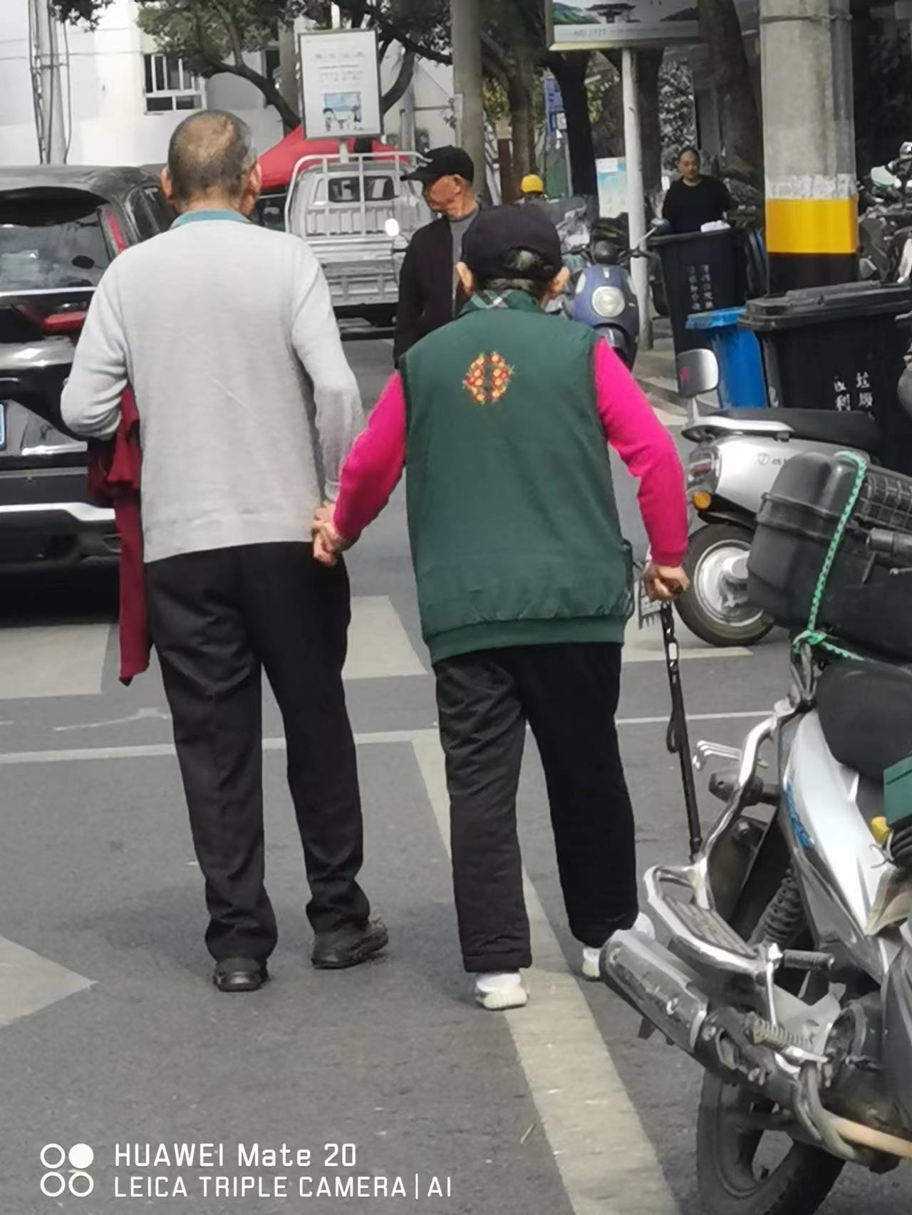 苏老师和夫人背影