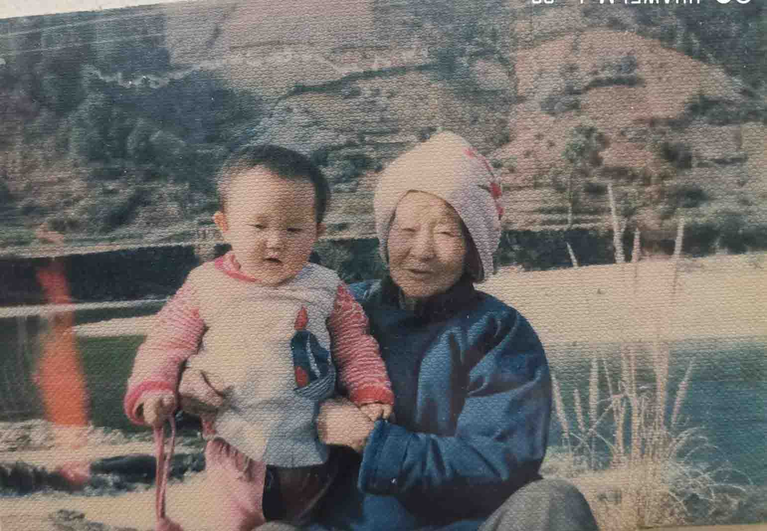 奶奶和女儿