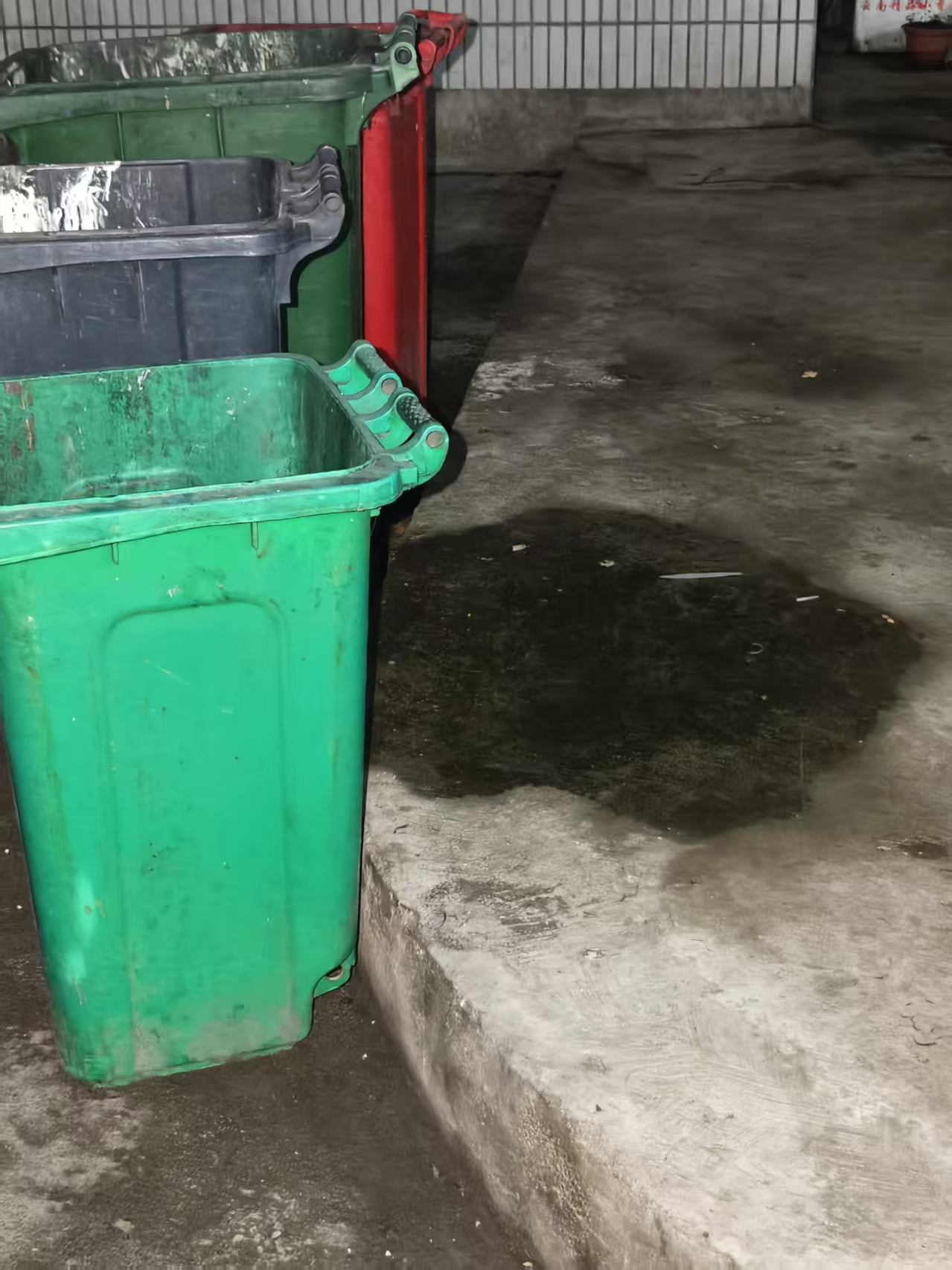 垃圾桶污水