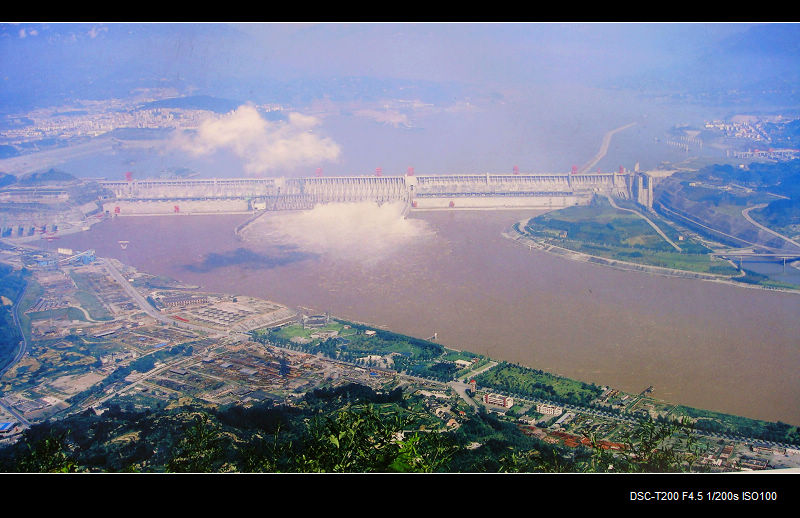 翻拍三峡大坝全景图