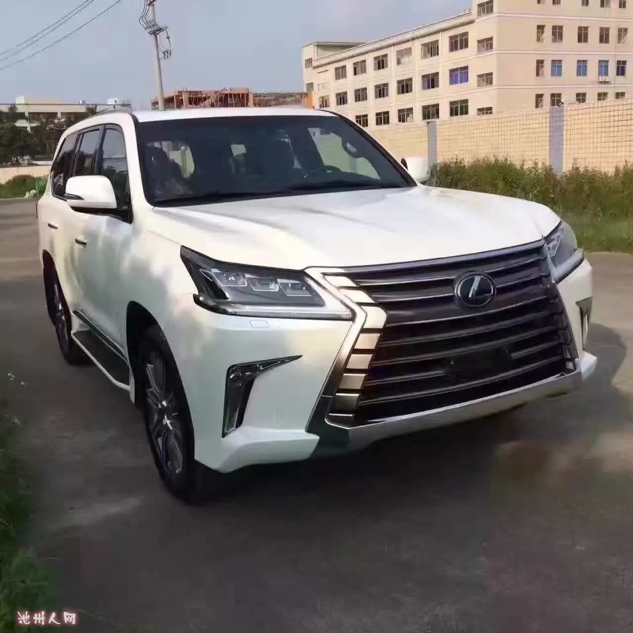 16款全新雷克萨斯lx570中东版,黑色/白色