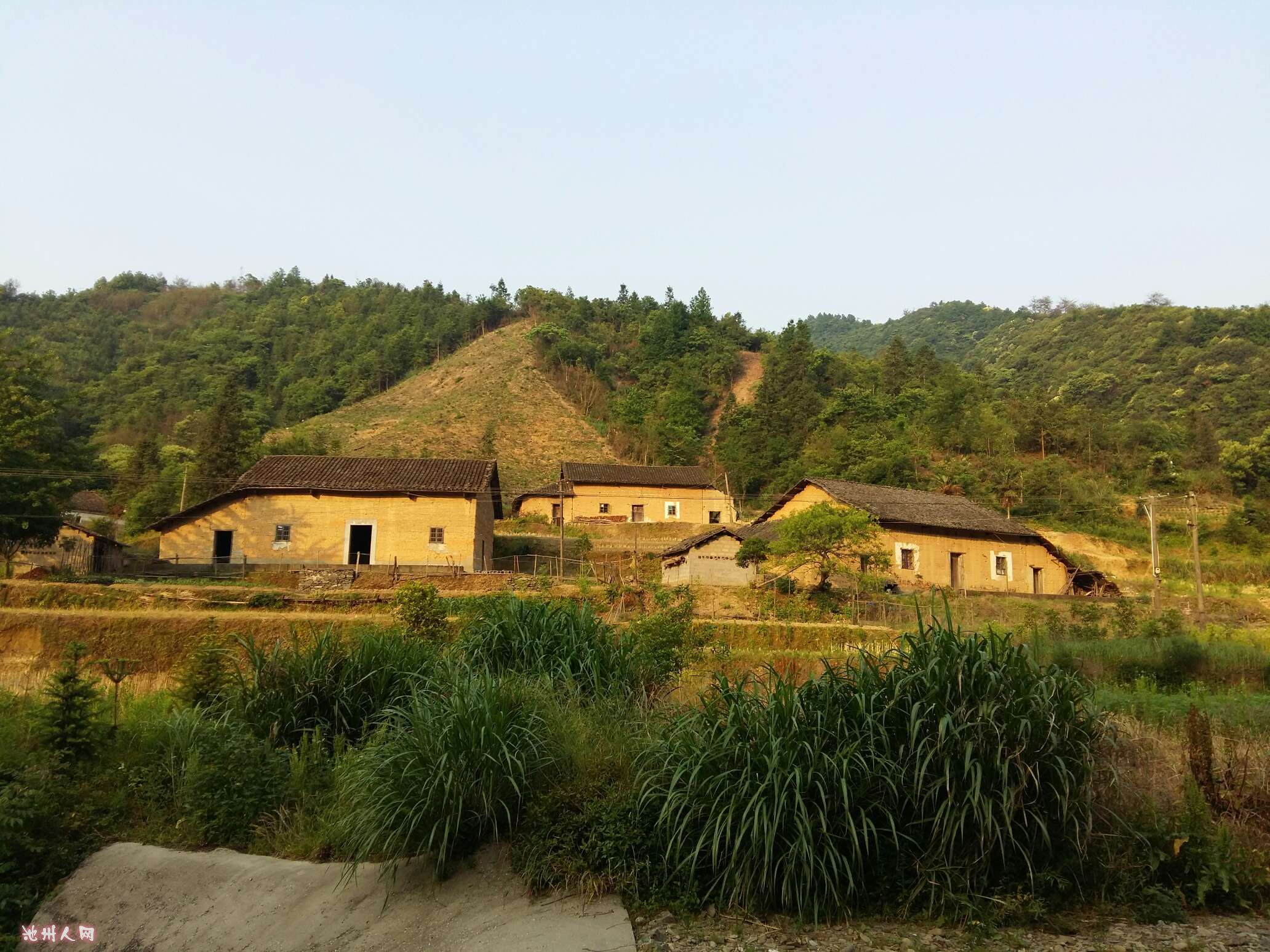 一座座土屋就一部神奇的史书承载了千年的史迹