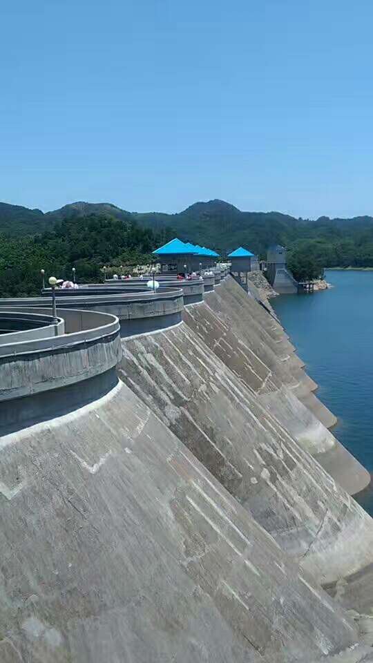 游览金寨县梅山水库