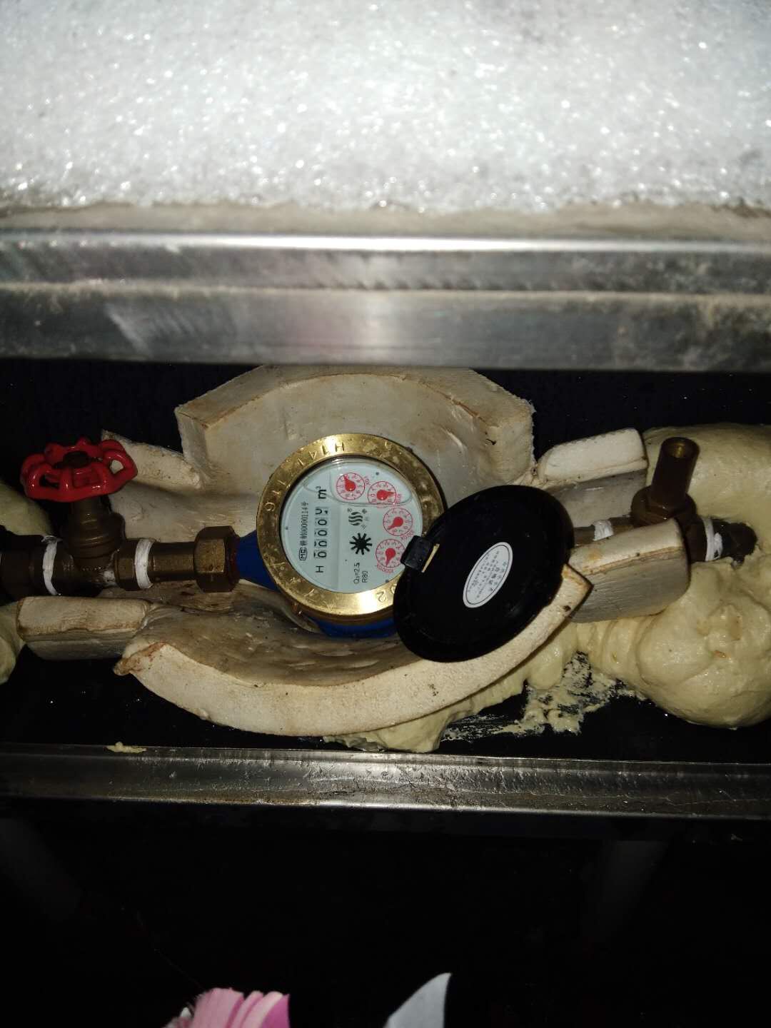 这里水表冻裂了有人修吗自来水浪费了太可惜已回复