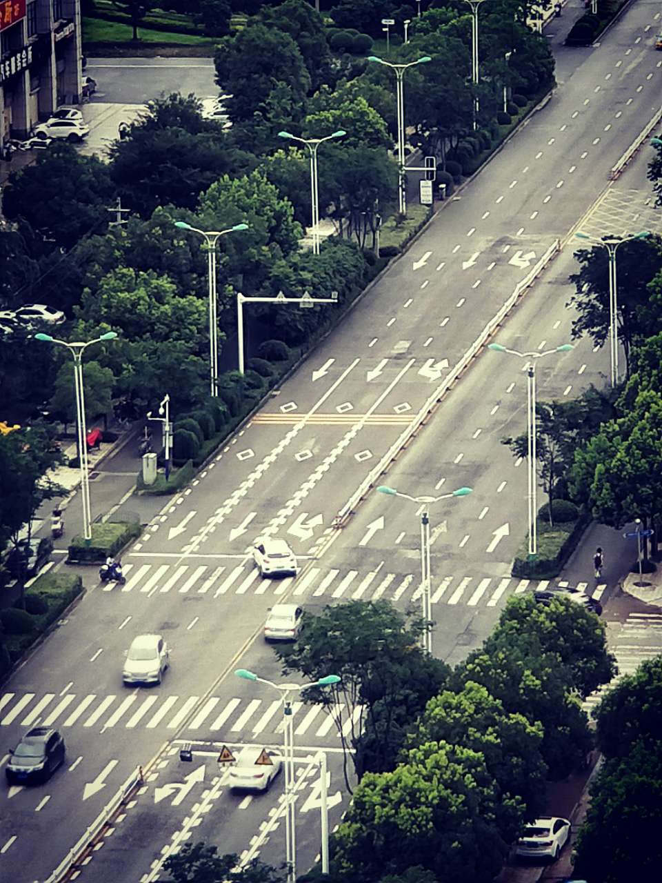 建議:長江路(和諧路t字路口處)中間隔離欄封閉起來 - 池州民生 - 池州