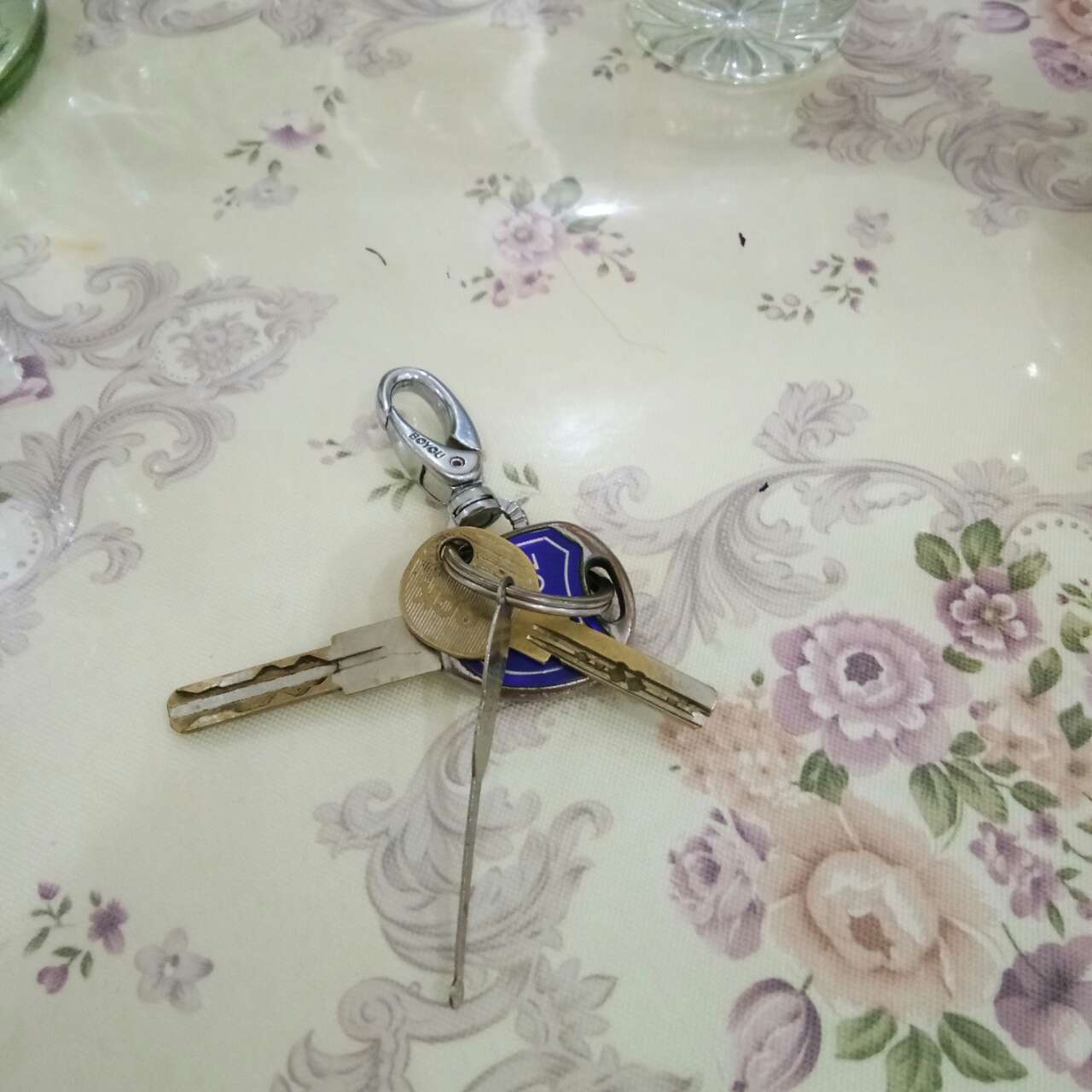 寻物启示:公交大润发站遗失一挂钥匙和一张学生公交卡