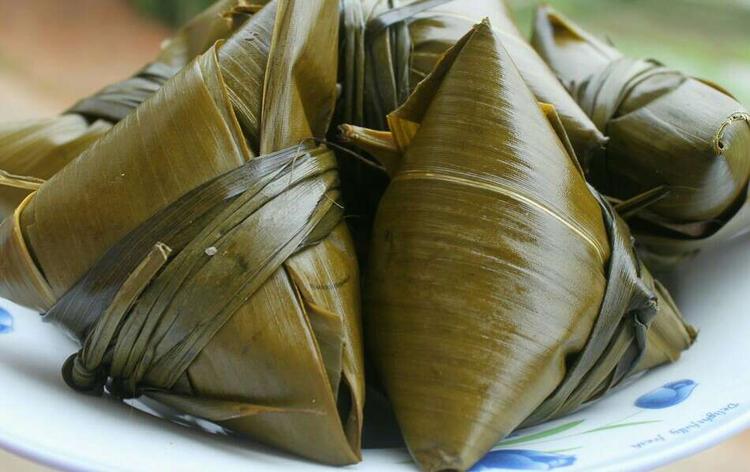 端午粽子冰箱冻 蒸煮沾糖嘴里送 错季食味大不同 甜