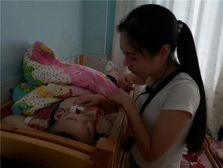 真实记录池州90后美女幼师的一天,有几张照片萌到我了.