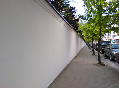 十中的西侧院墙出现裂缝建议破墙透绿已回复