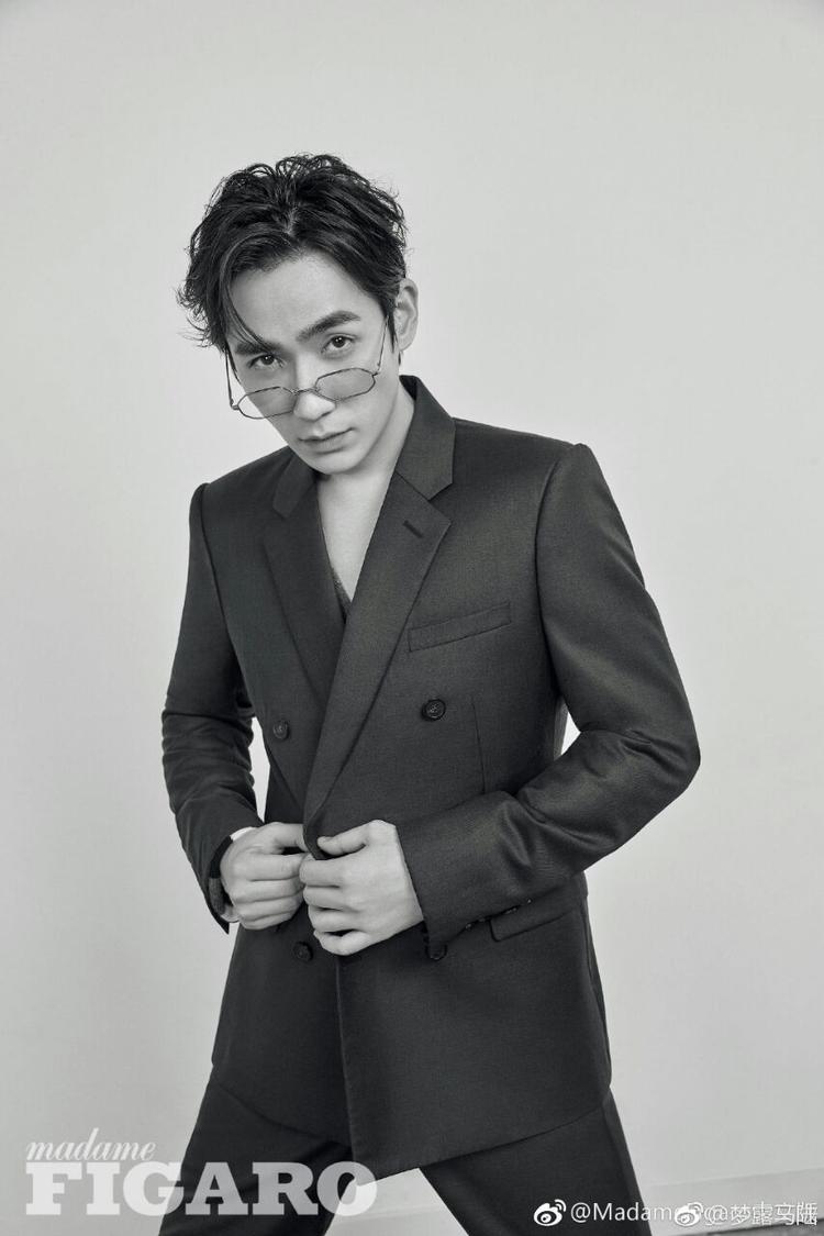 女朋友说喜欢斯文败类的男生,他是嫌我不够斯文,还是不够败类