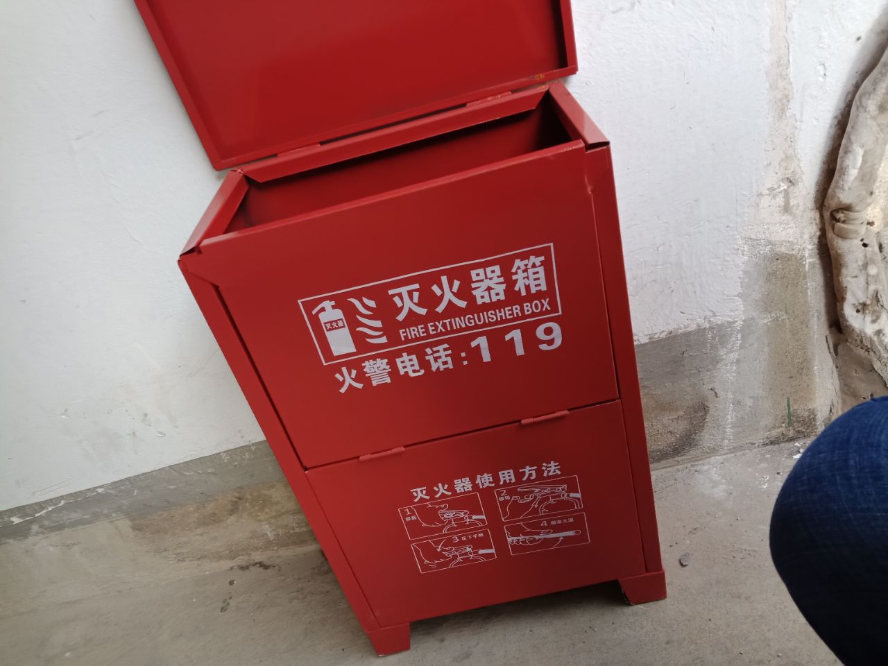 安全消防箱两个月还是空的,这难道是摆设吗?