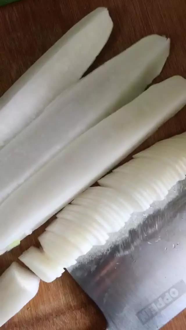 教你做鲜酸辣脆的胡萝卜,没胃口的时候用它下饭超级棒!